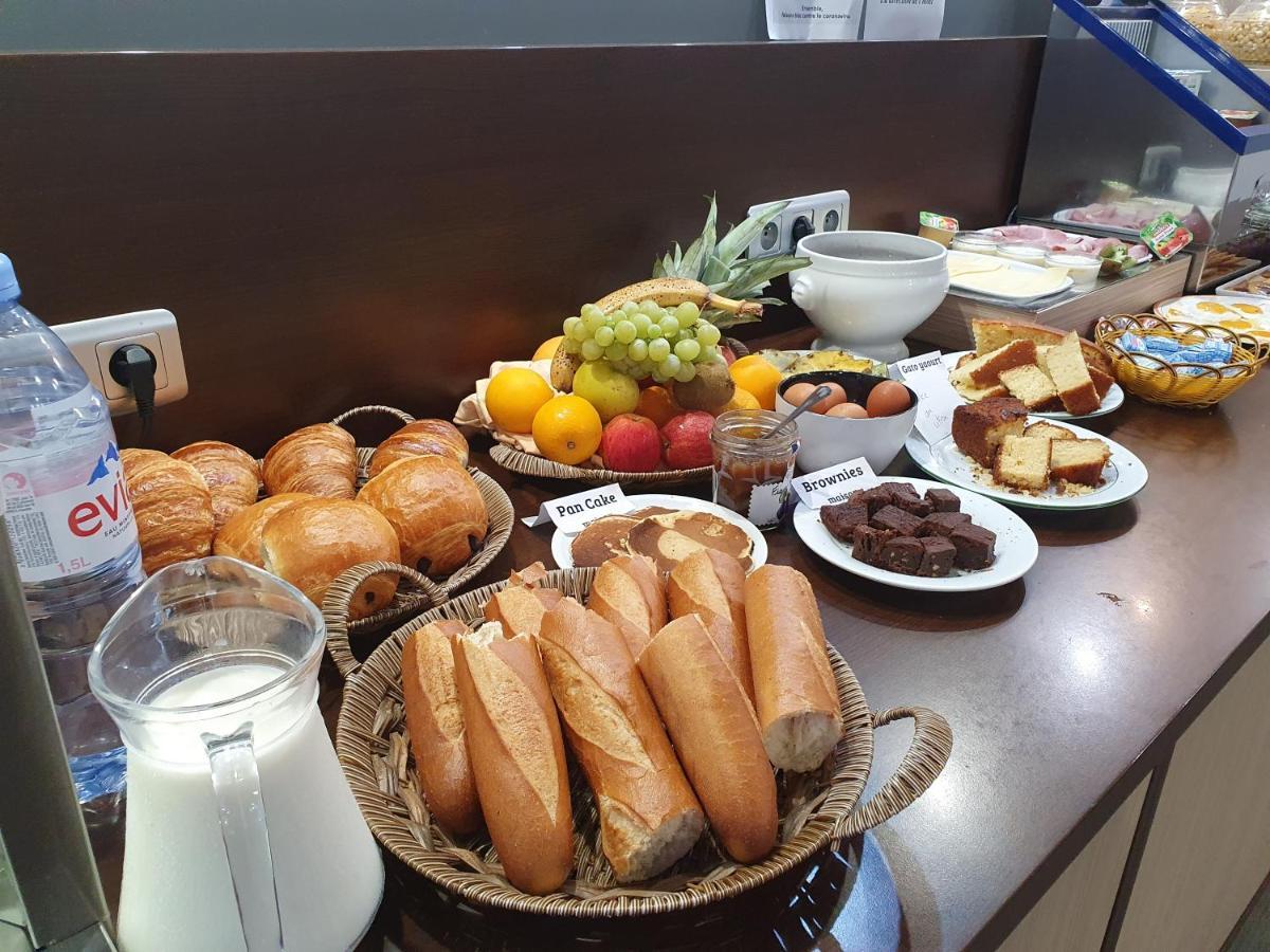 Contact Hotel Restaurant La Chaumiere Entre Orgeval Et Flins A13 Sortie 8 لي مْيورو المظهر الخارجي الصورة