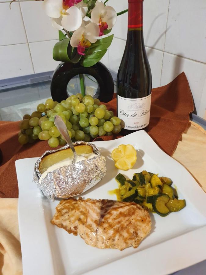 Contact Hotel Restaurant La Chaumiere Entre Orgeval Et Flins A13 Sortie 8 لي مْيورو المظهر الخارجي الصورة