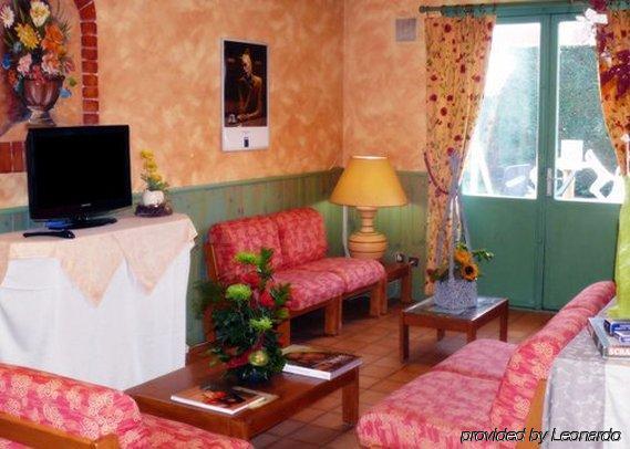 Contact Hotel Restaurant La Chaumiere Entre Orgeval Et Flins A13 Sortie 8 لي مْيورو الغرفة الصورة