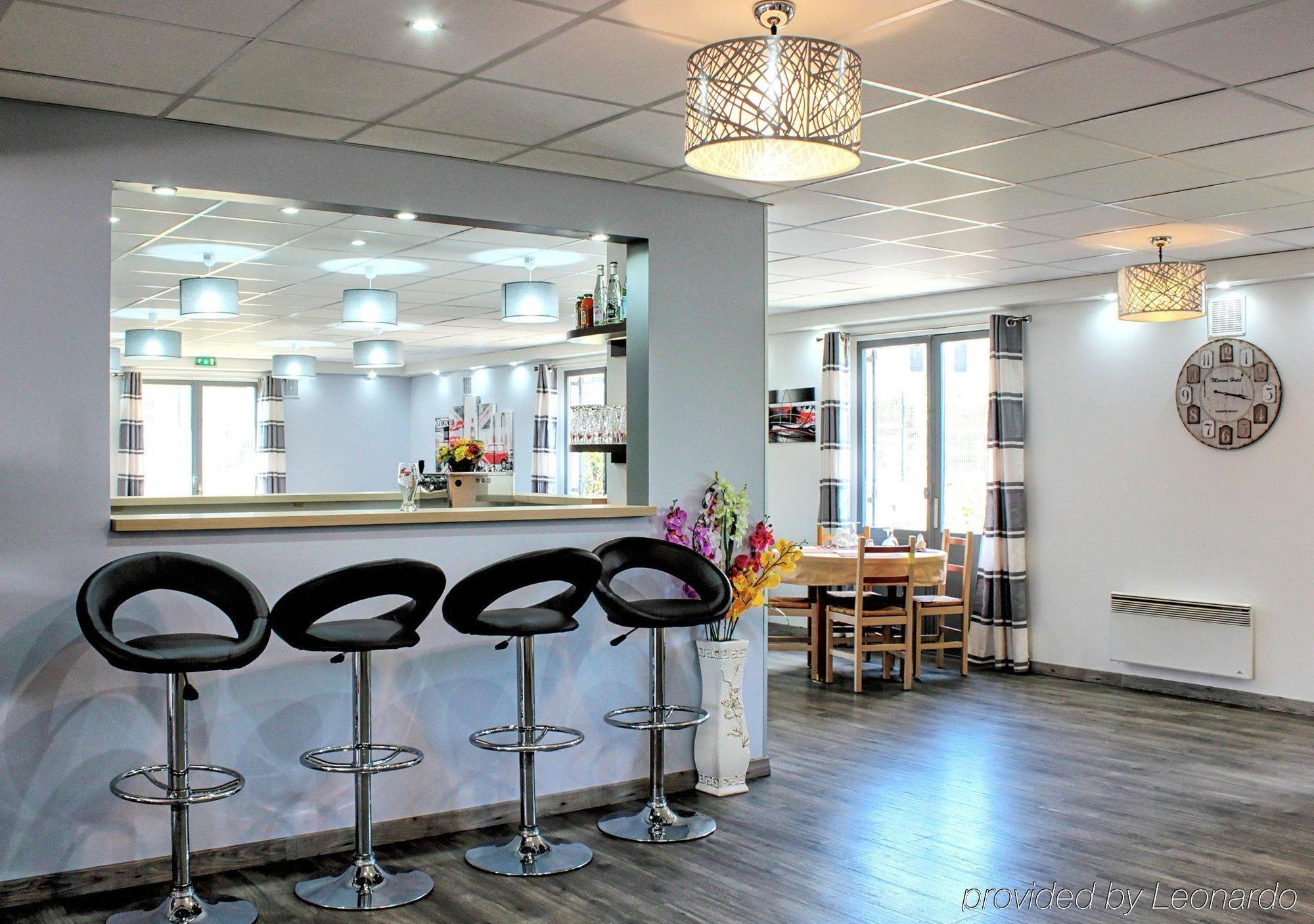 Contact Hotel Restaurant La Chaumiere Entre Orgeval Et Flins A13 Sortie 8 لي مْيورو المظهر الخارجي الصورة