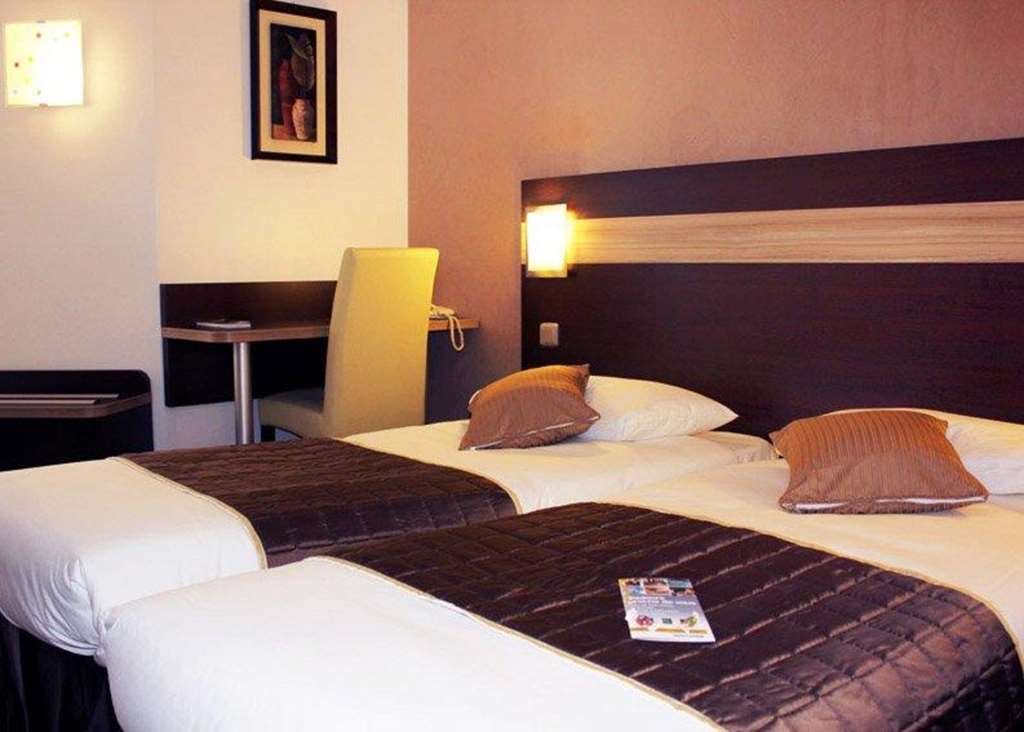 Contact Hotel Restaurant La Chaumiere Entre Orgeval Et Flins A13 Sortie 8 لي مْيورو الغرفة الصورة