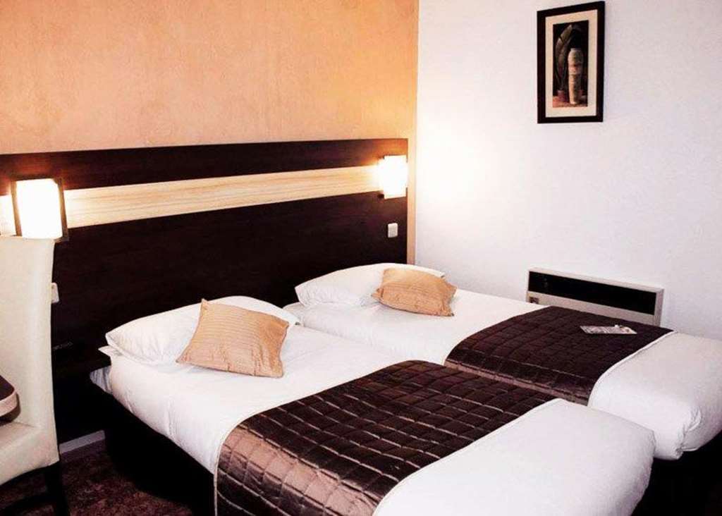 Contact Hotel Restaurant La Chaumiere Entre Orgeval Et Flins A13 Sortie 8 لي مْيورو الغرفة الصورة