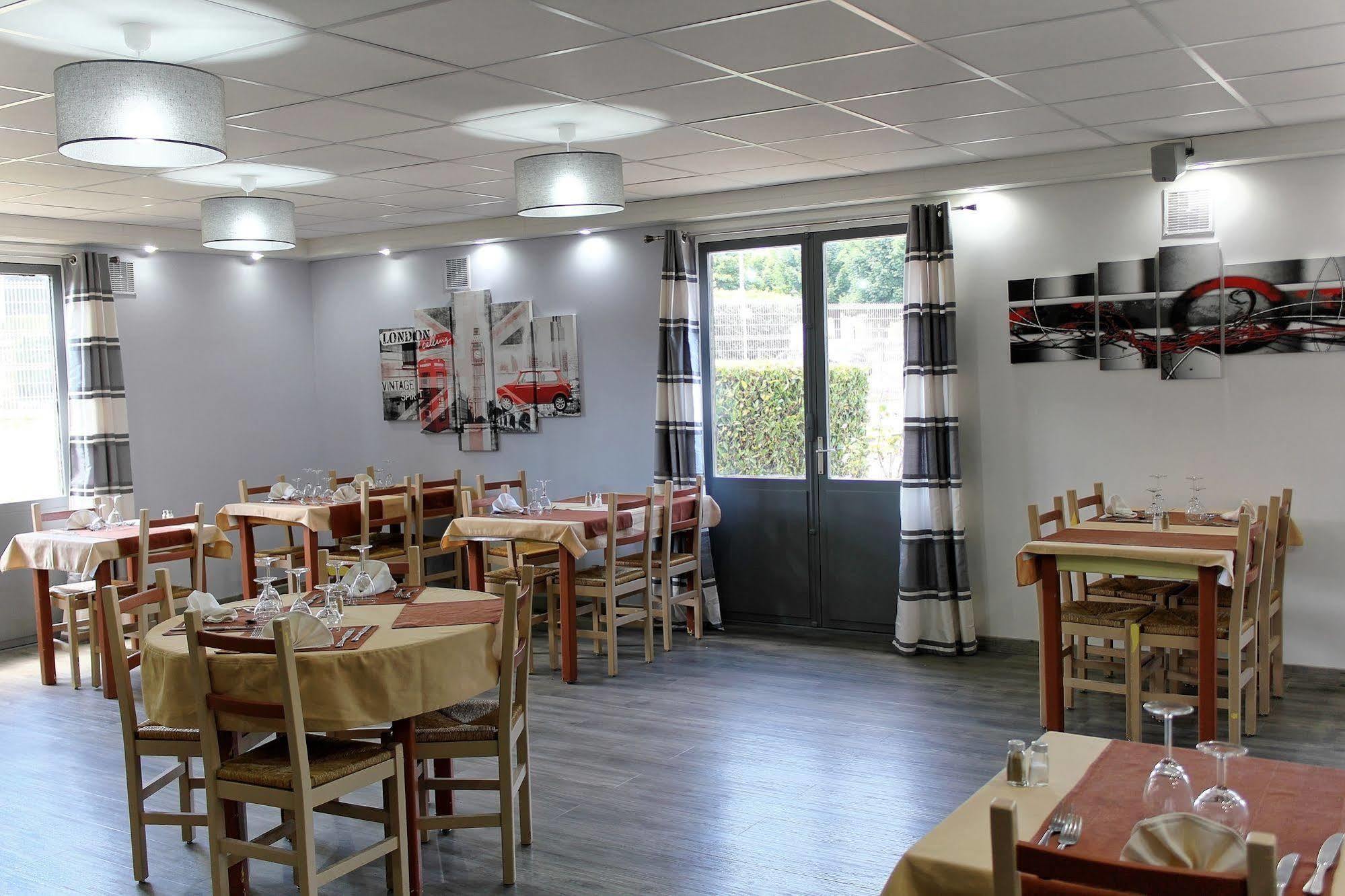 Contact Hotel Restaurant La Chaumiere Entre Orgeval Et Flins A13 Sortie 8 لي مْيورو المظهر الخارجي الصورة
