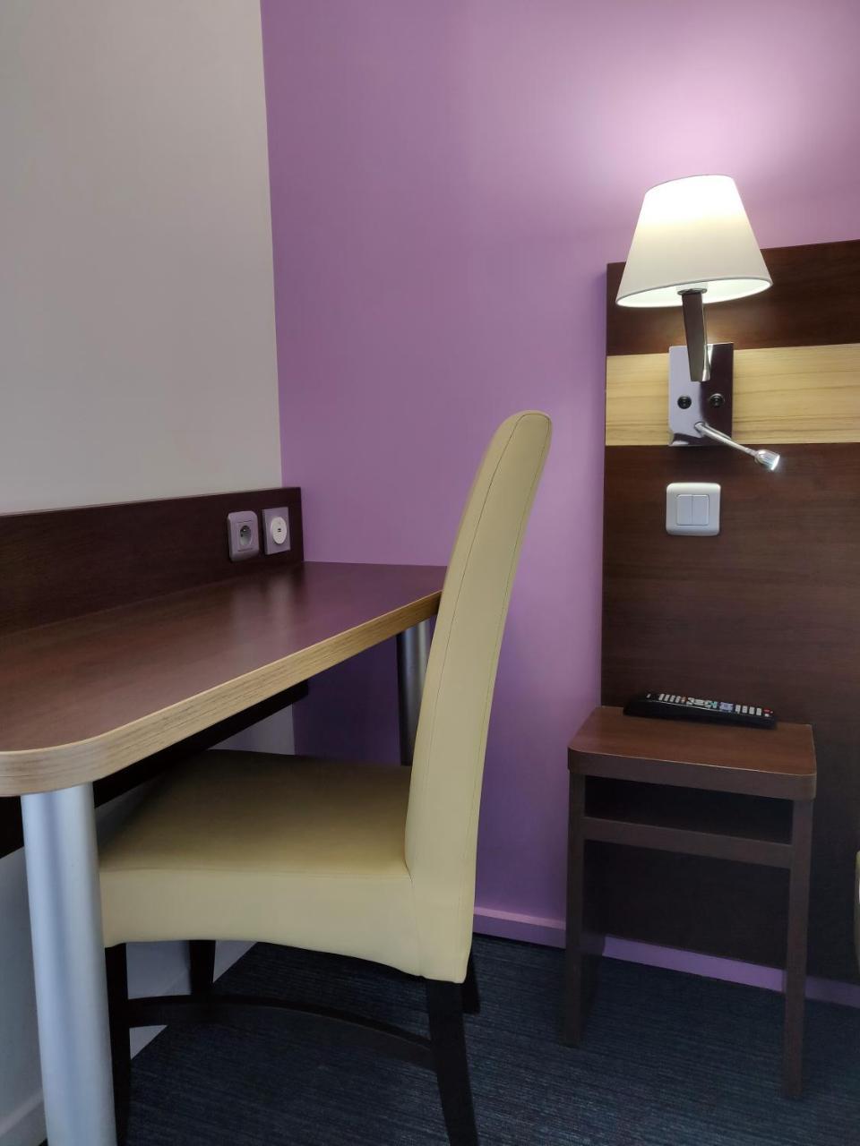Contact Hotel Restaurant La Chaumiere Entre Orgeval Et Flins A13 Sortie 8 لي مْيورو المظهر الخارجي الصورة